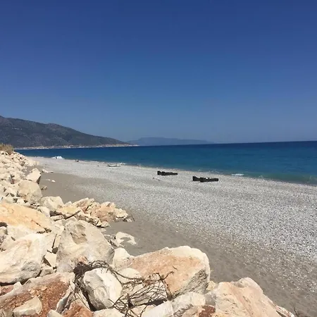 Дом отдыха дом на берегу моря Adelina