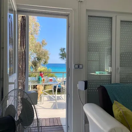 Дом отдыха дом на берегу моря Adelina