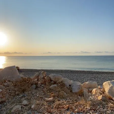 Дом отдыха дом на берегу моря Adelina