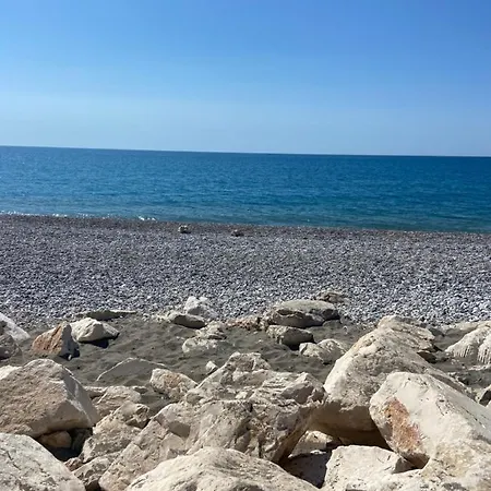 Дом отдыха дом на берегу моря Adelina