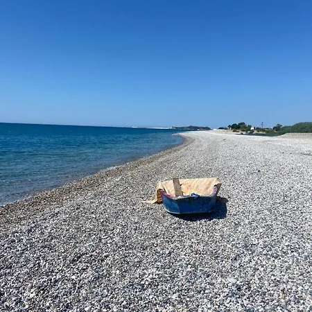 Дом отдыха дом на берегу моря Adelina