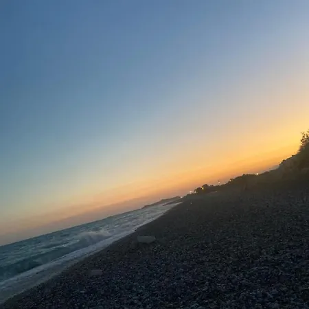 Дом отдыха дом на берегу моря Adelina