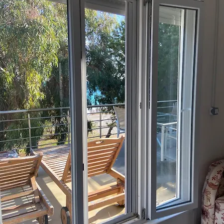 Holiday home дом на берегу моря Adelina
