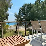дом на берегу моря Adelina