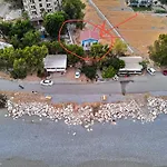дом на берегу моря Adelina Holiday home *